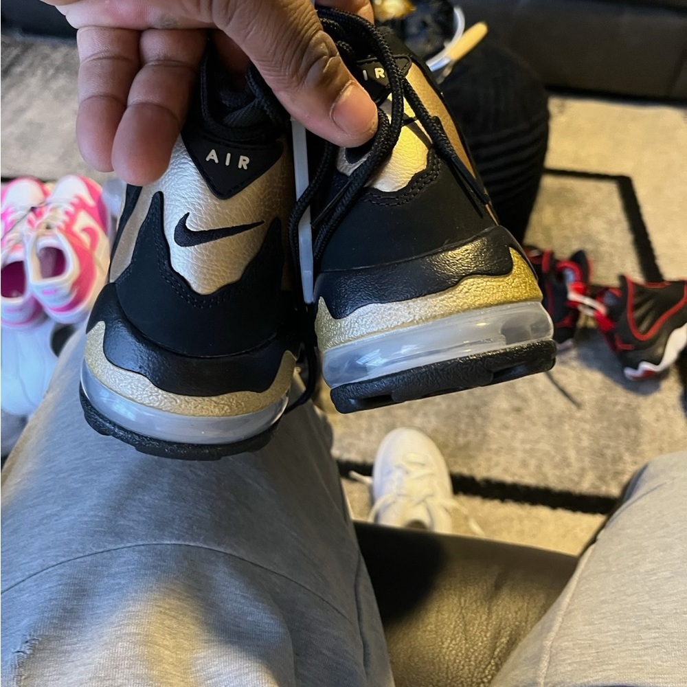 Nike Black and Gold Sneakers with Dynamic Design - Picture 3 of 7